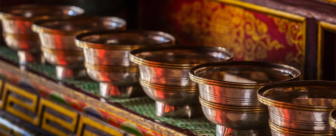 offerings-tibetan-water-bowls-in-lamayuru-gompa-CJSVBYP.jpg offerings-tibetan-water-bowls-in-lamayuru-gompa-CJSVBYP.jpg